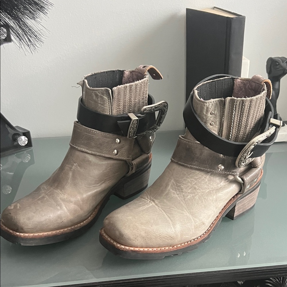 Freebird boots ( whiskey)